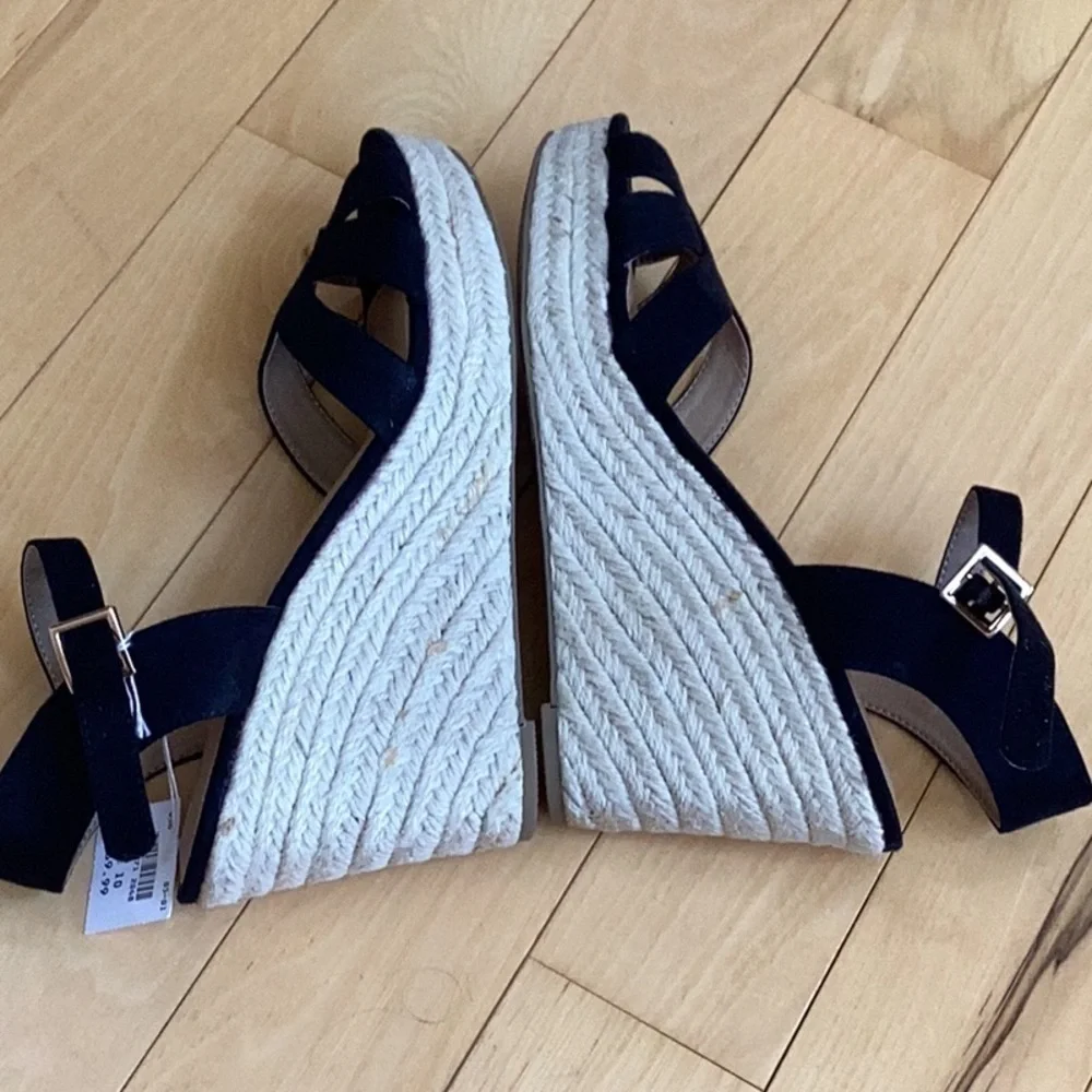 American Eagle by Payless, black fabric espadrille, open toe wedges. Women’s 10